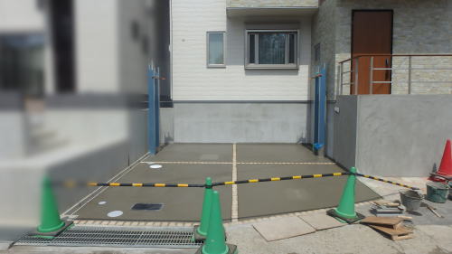 ガレージに土間コンクリート打設