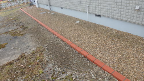 京都府宇治市 建物周囲レンガ縁取り