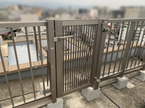 大阪府吹田市マンション屋上 フェンス・門扉やり替え工事