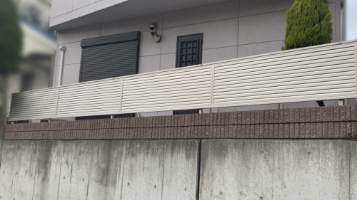 大阪府吹田市G様邸 シンプレオ4型/プラチナステン(YKK AP) リブブロックスタンダードカラー/アース(マツオコーポレーション)