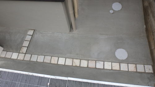 大阪茨木 建物周囲 防草シート敷き
