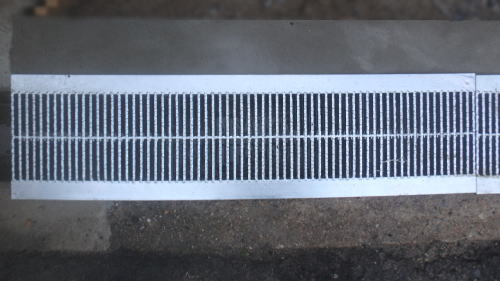 大阪寝屋川 側溝 スチールグレーチングWUCS-X20-525 サウンドルース付き(片岡産業)