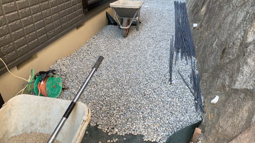 大阪高槻 新築外構 建物周囲 防草シート+砕石
