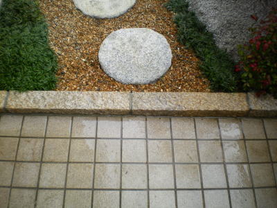 縁石(サビ)