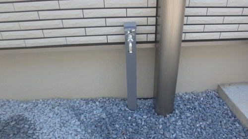 大阪茨木 サービスヤード 立水栓設置 水栓柱グレーシリーズ11C型(前澤化成工業) 