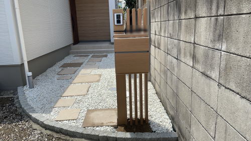 大阪高槻 アプローチ 機能門柱にインターフォン設置