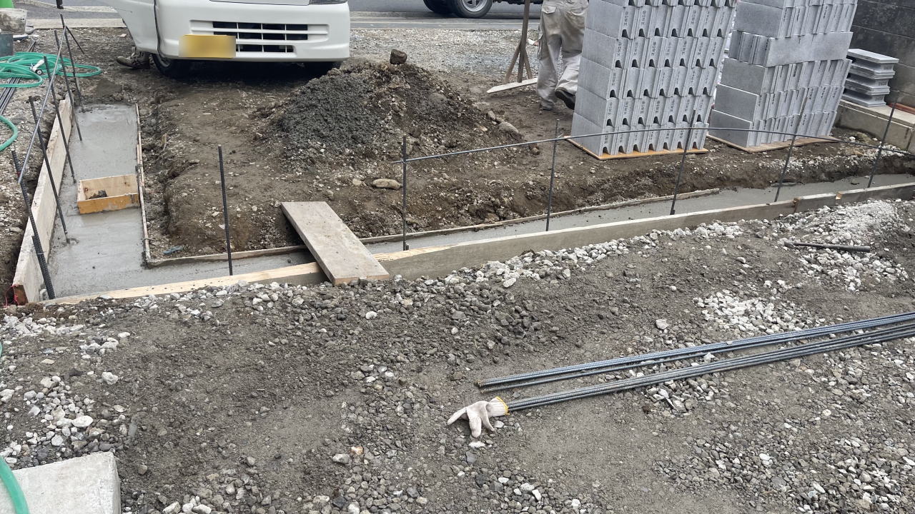 茨木 新築外構 ガレージ ブロック基礎掘削・配筋・打設