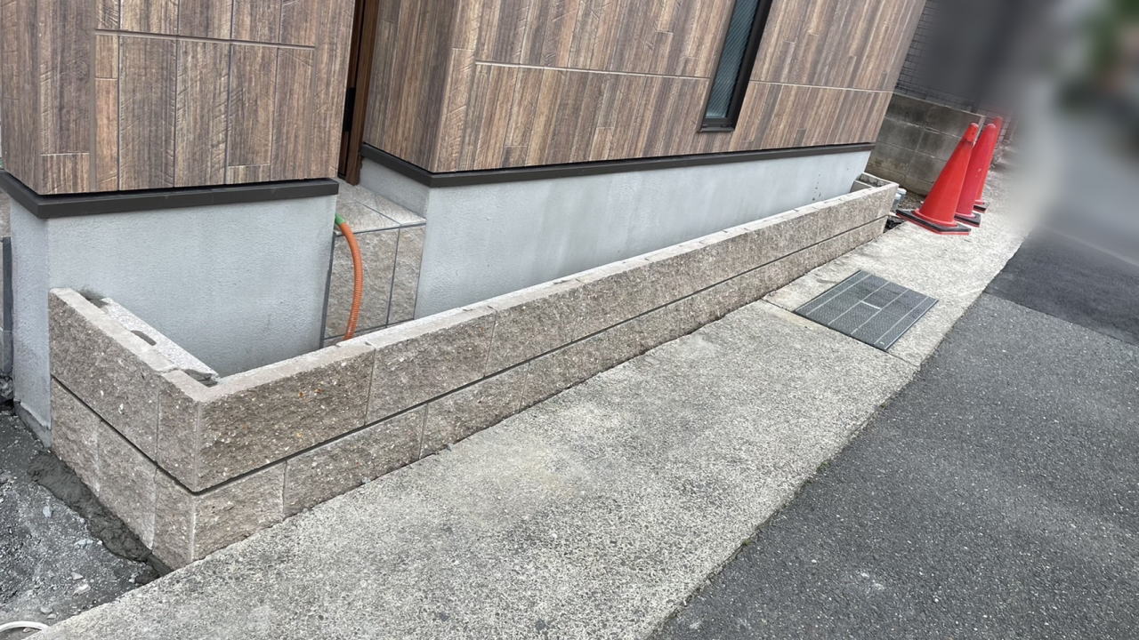 茨木 新築外構 正面外観 花壇ブロック積み ユニソン シャモティ/ライとブラウン