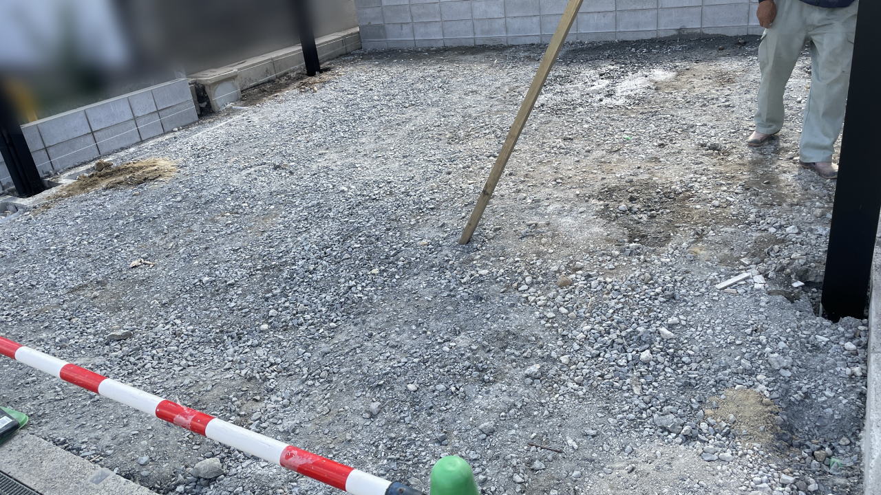 茨木 新築外構 ガレージ 再生砕石敷き 転圧