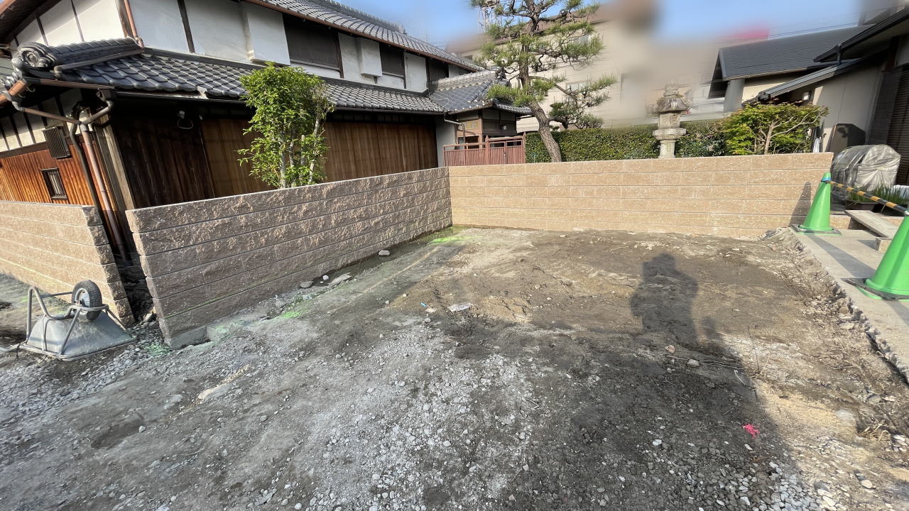 茨木市K様邸 ガレージ ブロック積み マツオコーポレーション リブブロック スタンダードカラーRIB-SC15LW/サンド