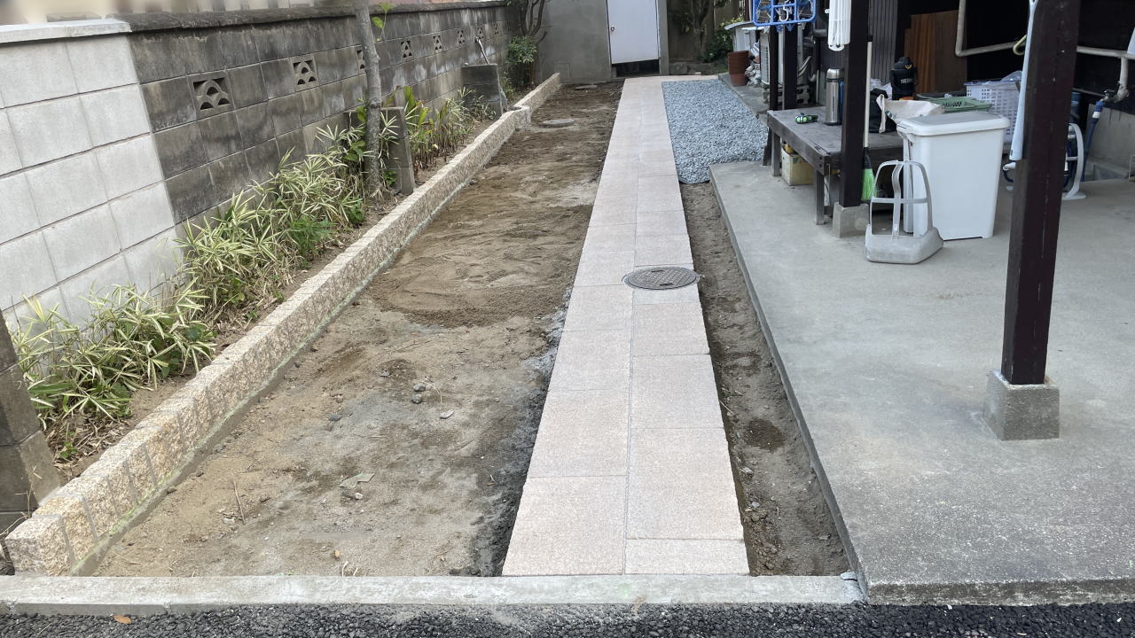 茨木市K様邸 南側お庭 舗装材敷設完了 東洋工業 フラグペイブ/サビ 600×300