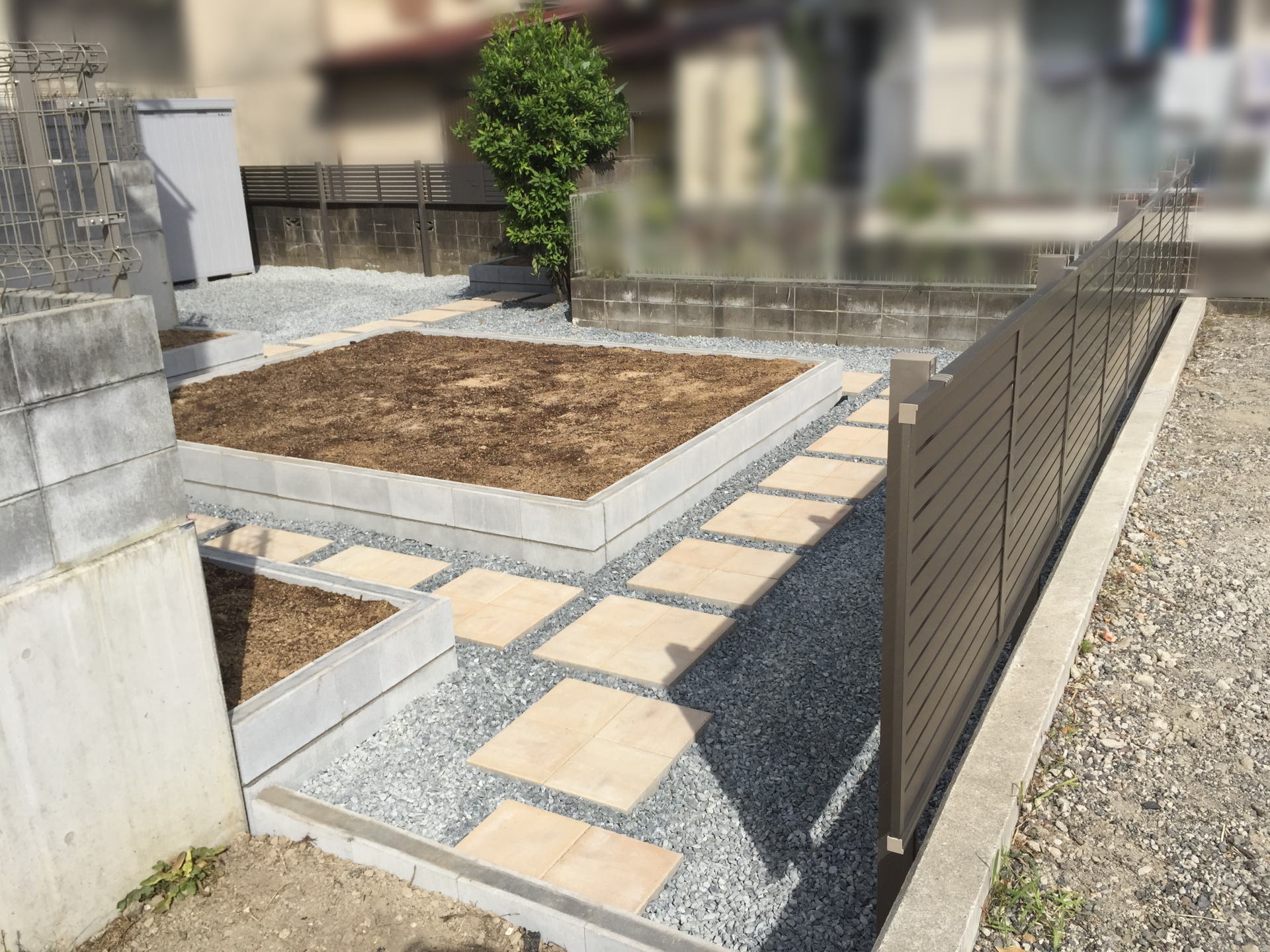 高槻市M様邸　お庭　砕石敷き＋防草シート