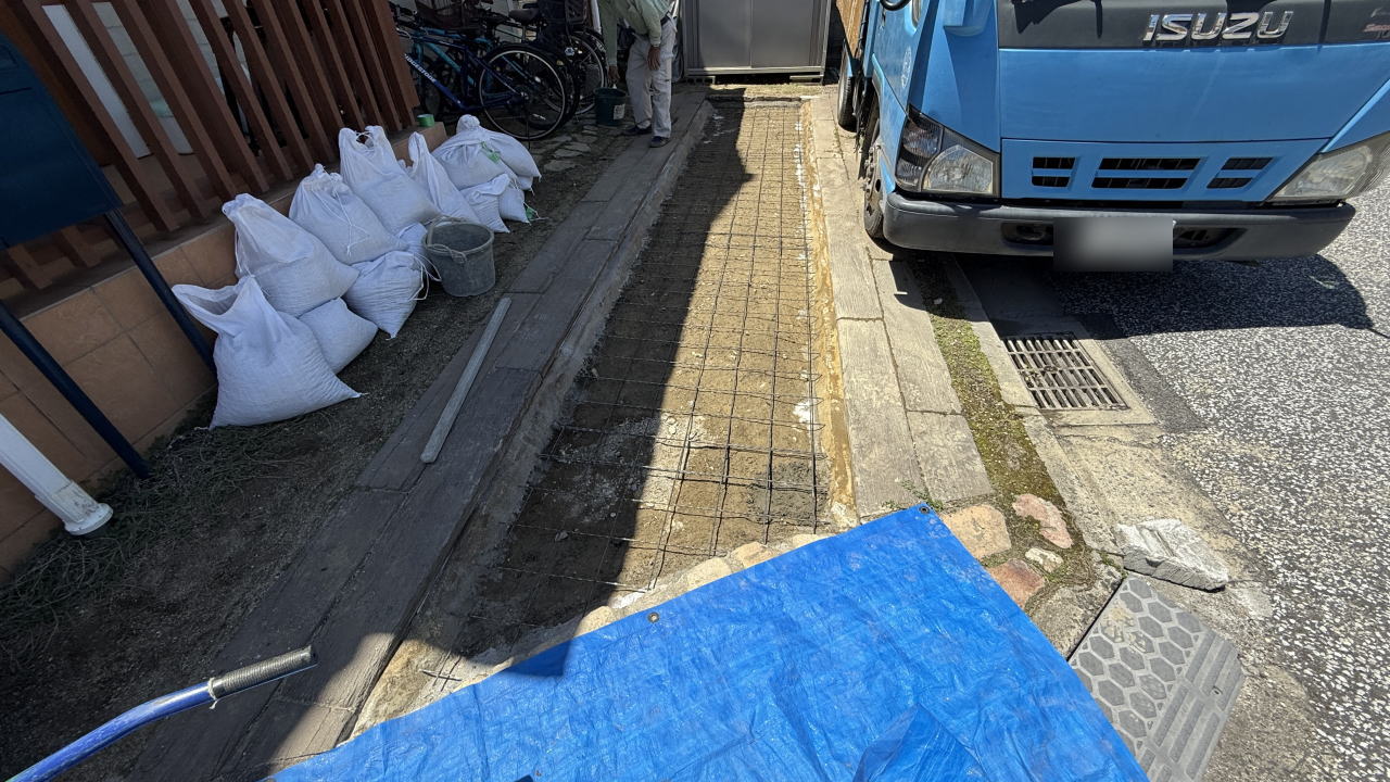 高槻市H様邸 ガレージ スクリューメッシュ敷設