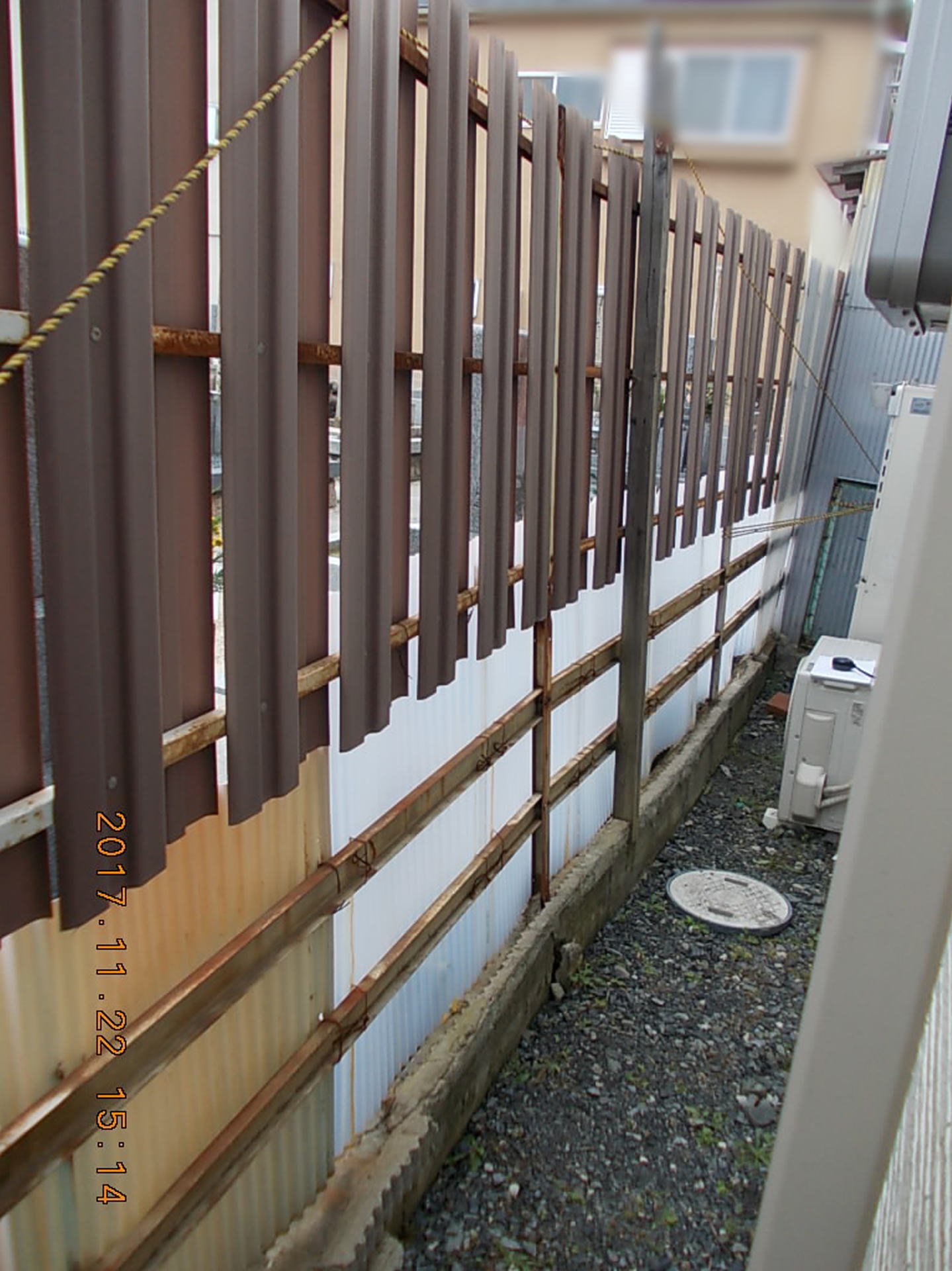 高槻市I様邸 隣地境界沿い フェンス取替前