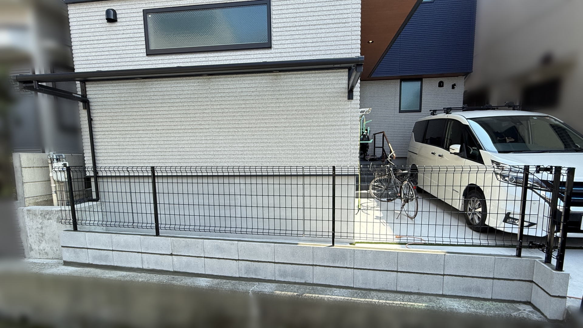茨木市K様邸　外構リフォーム　LIXIL　ハイグリッドフェンスUF8型/ブラック H=800　太陽エコブロックス　ラクメジ付きCB100