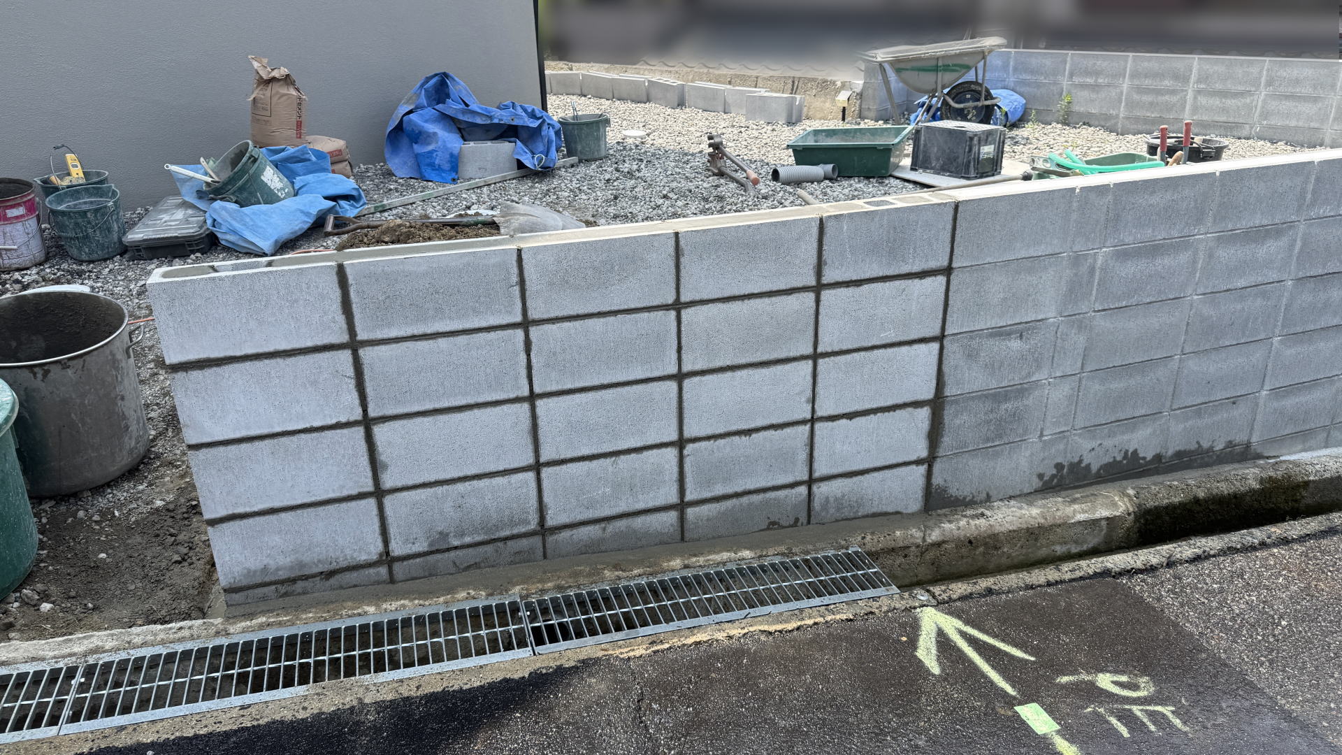 高槻市S様邸　道路境界沿い　ブロック積み完了