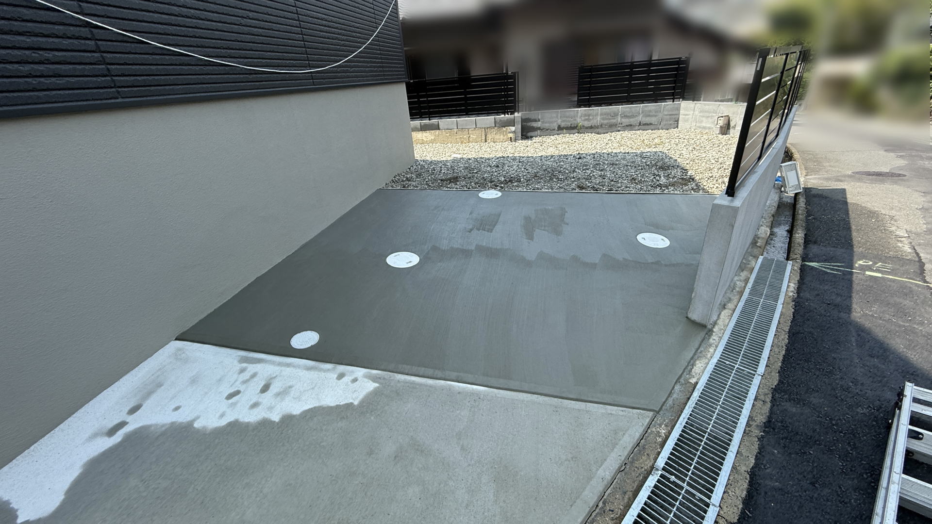 高槻市S様邸　ガレージ　土間コンクリート刷毛引き仕上げ