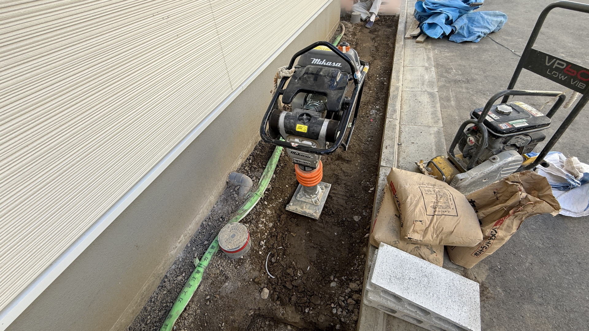 高槻市S様邸 サービスヤード 転圧