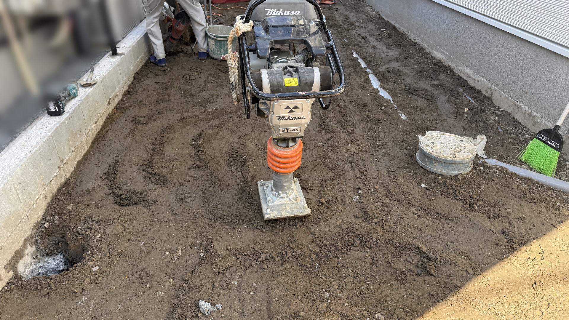 高槻市S様邸 ガレージ・サービスヤード 下地調整