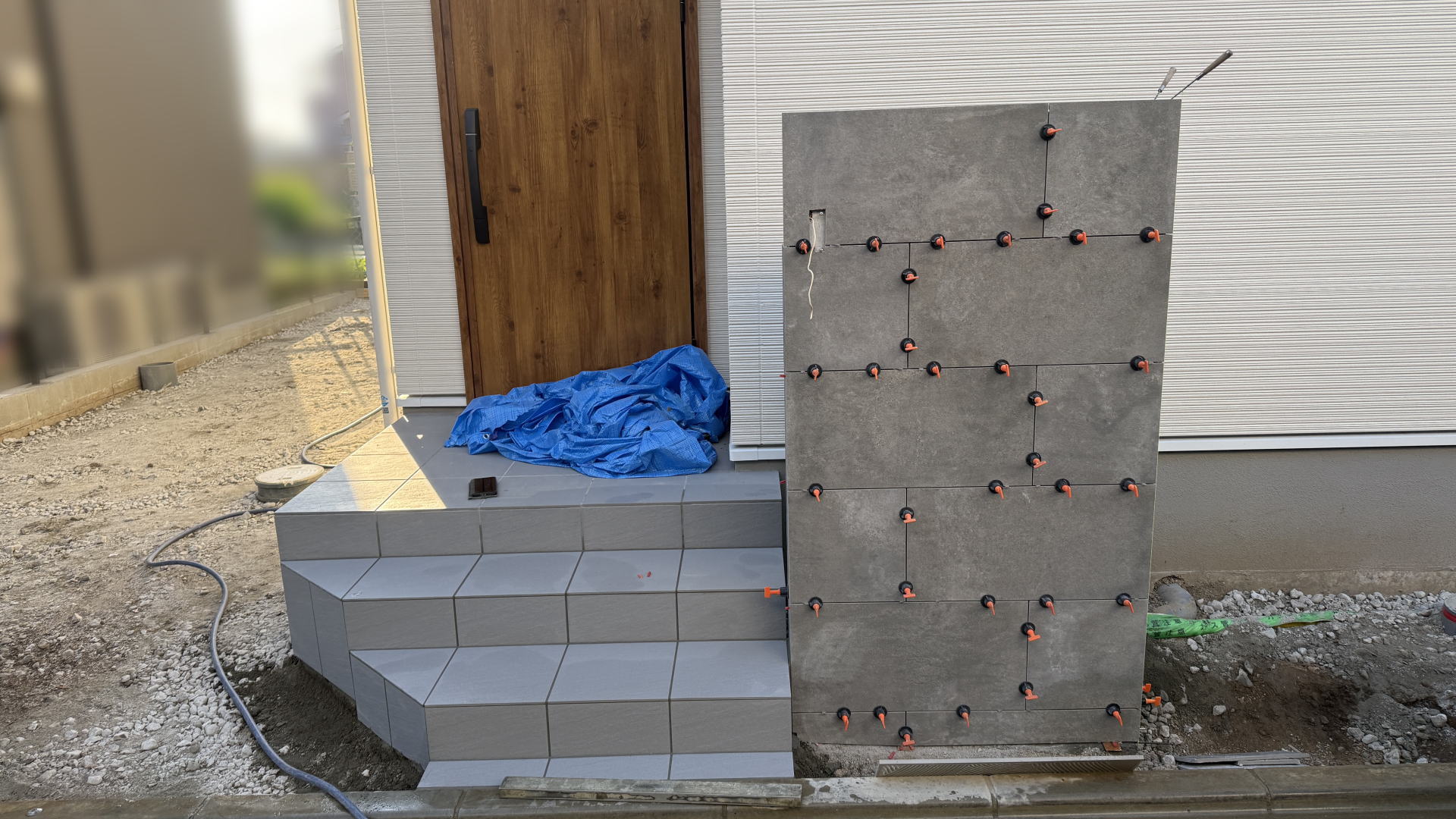 高槻市S様邸 アプローチ 門柱タイル工事 タカショー セラレバンテ