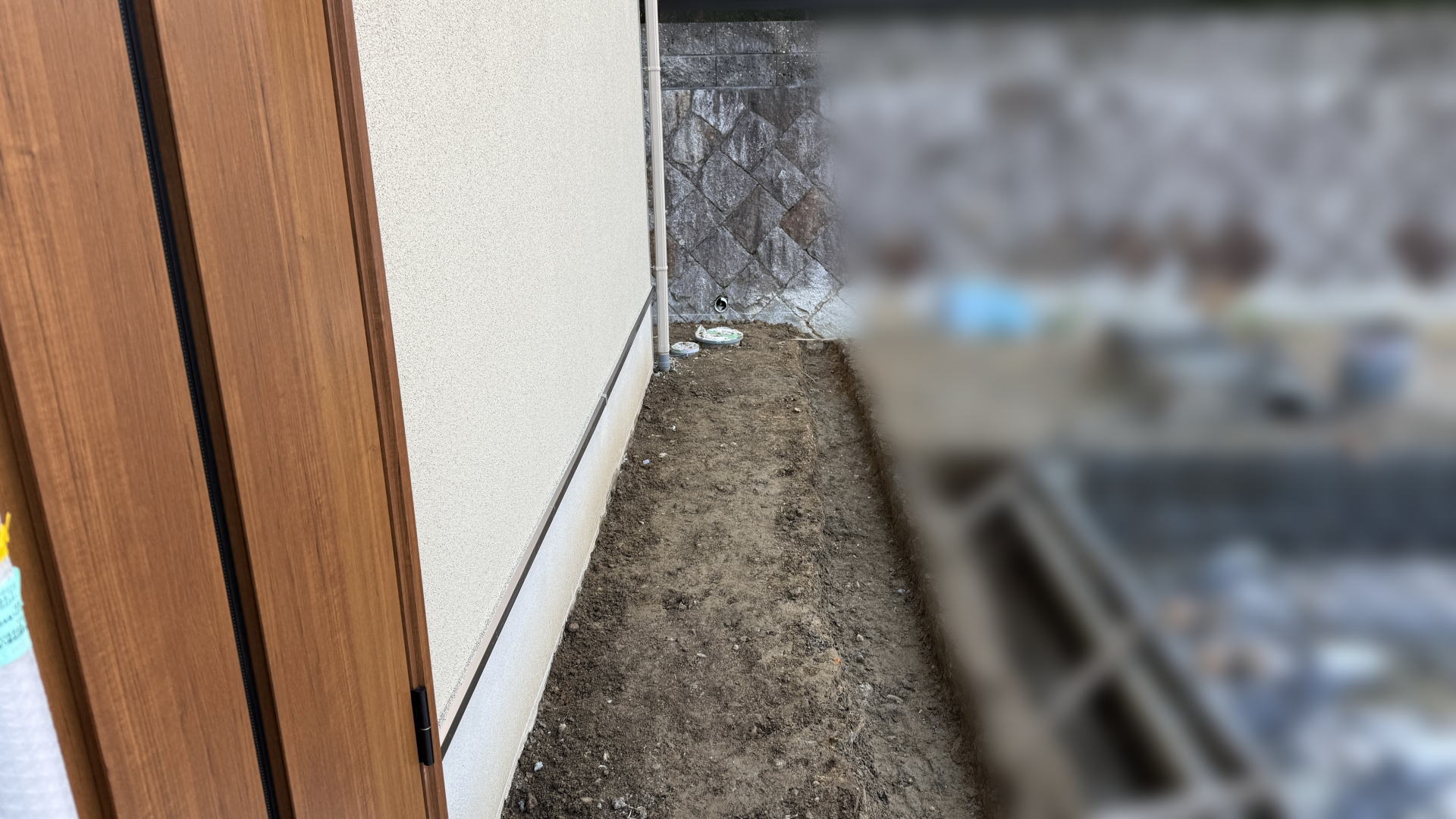 高槻市Y様邸　隣地境界沿い　掘削