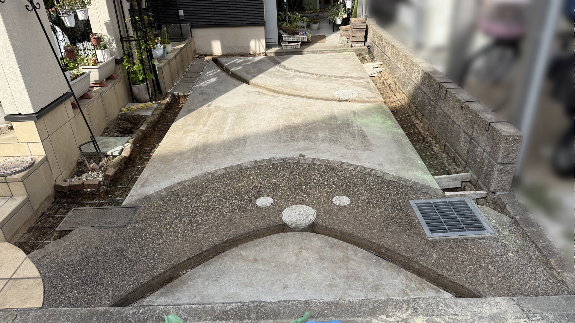 高槻市K様邸 ガレージ・サービスヤード 下地調整・スクリューメッシュ敷設