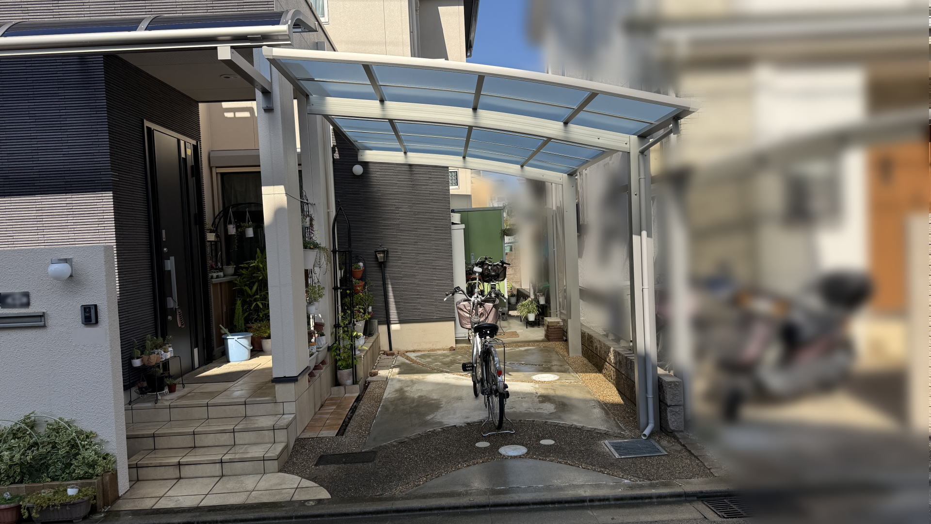 高槻市K様邸 ガレージ YKK AP アリュース51-27/プラチナステン 熱線遮断ポリカ/クリアマット