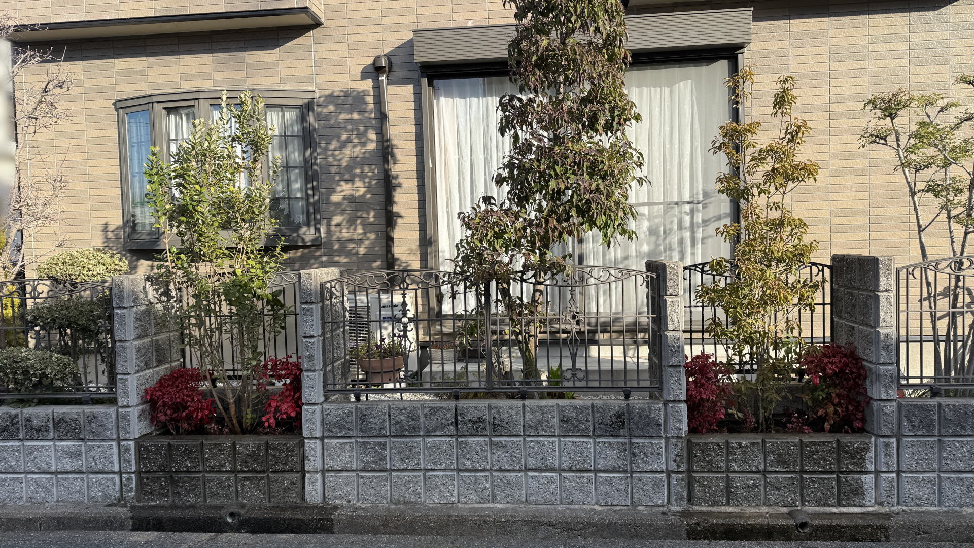 高槻市K様邸　花壇　植え替え後