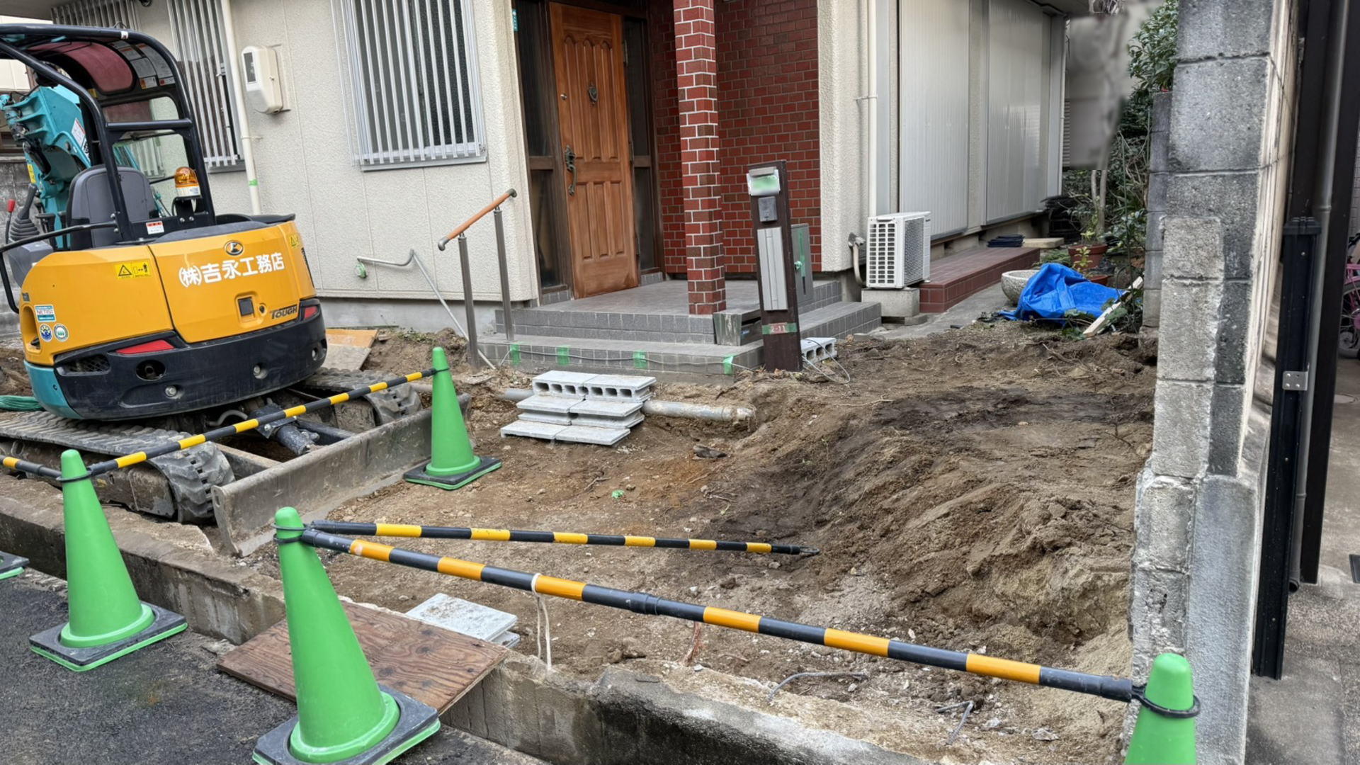 高槻市Y様邸　アプローチ　掘削