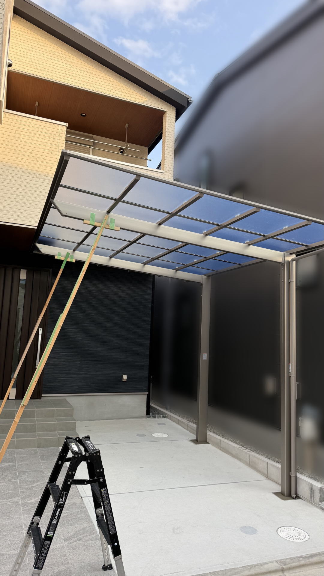 高槻市Y様邸　カースペース　カーポート設置　LIXIL　ネスカF30-50型/シャイングレー 熱線吸収ポリカ/クリアマットS　H28柱仕様