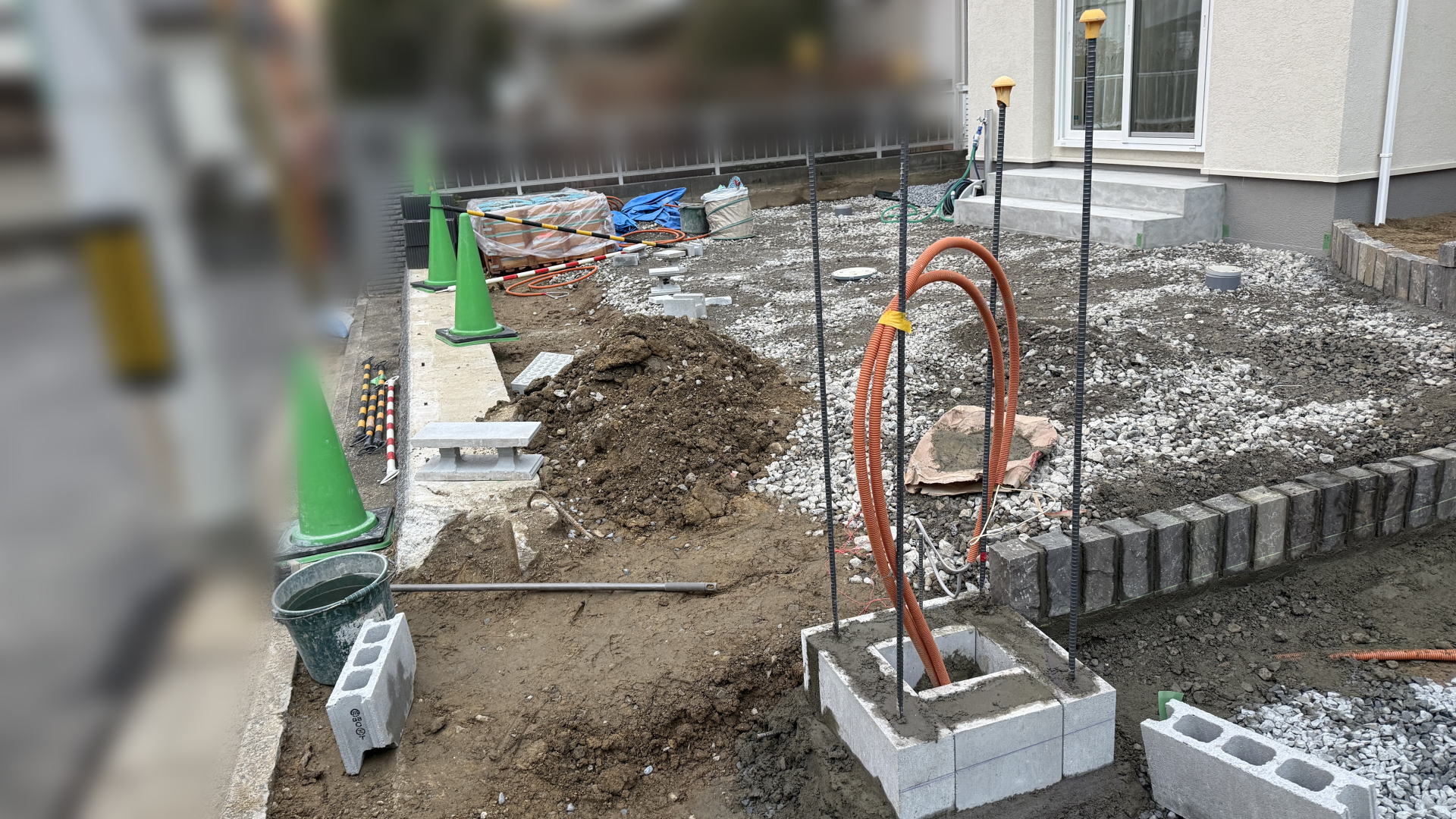 高槻市K様邸 アプローチ 門柱下地ブロック積み