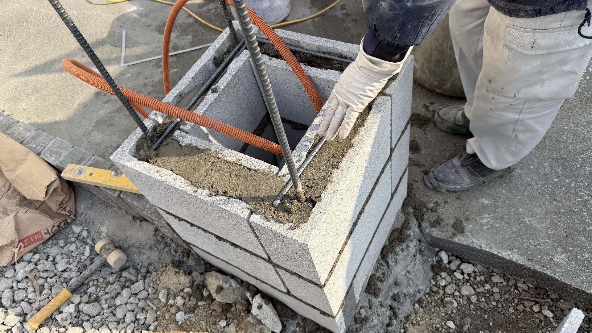 高槻市K様邸 ファサード 角柱下地ブロック積み