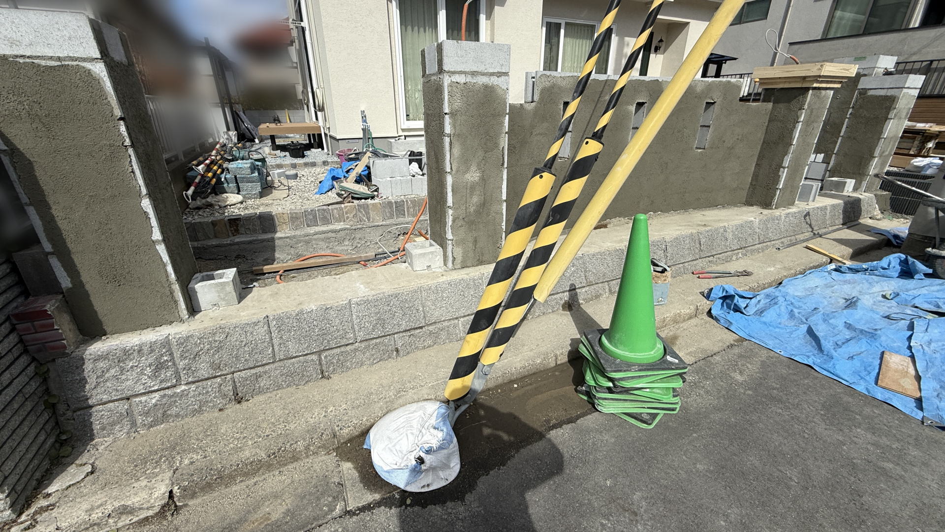 高槻市K様邸 ファサード 塀下塗り