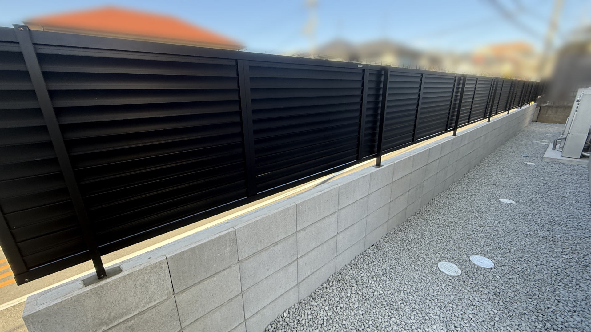 高槻市K様邸 道路境界沿い 目隠しフェンス設置 LIXIL フェンスAB YL3型/ブラック T-8