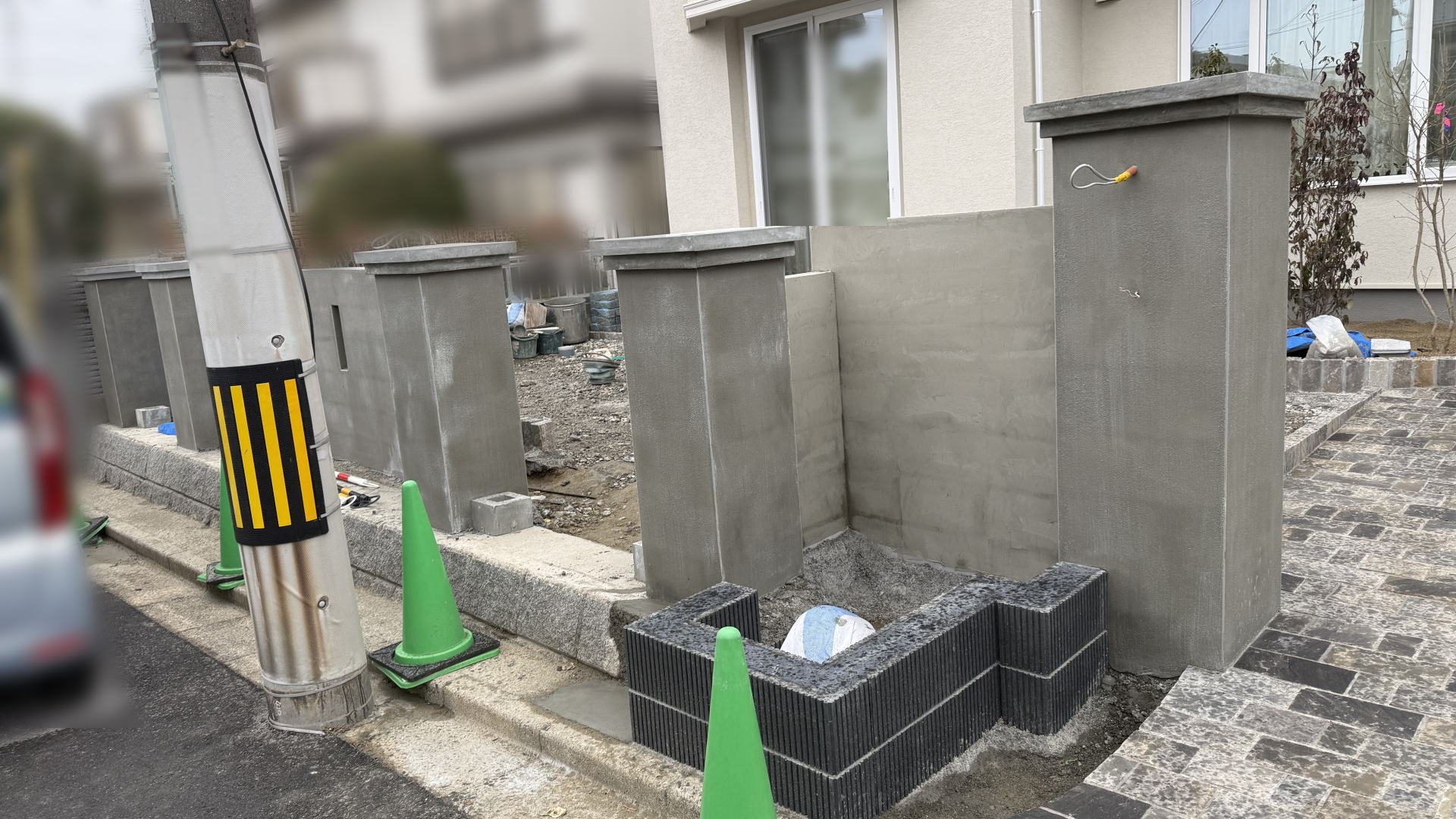 高槻市K様邸　ファサード　角柱・塀　左官仕上げ