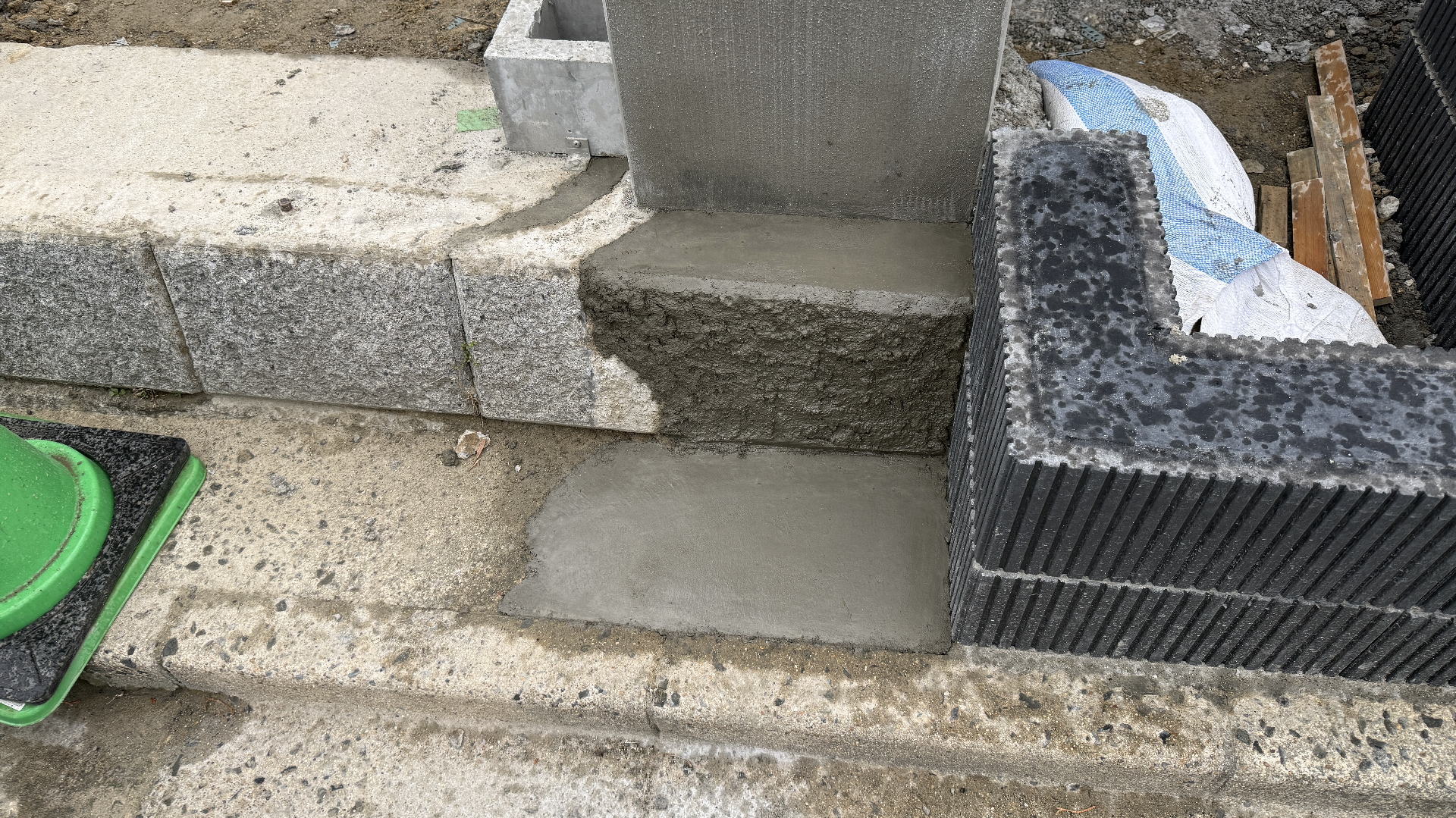 高槻市K様邸 ファサード 間知石補修