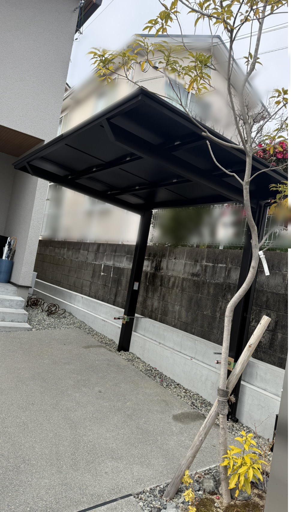 高槻市S様邸 カースペース カーポート設置 LIXIL フーゴFミニ18-19型/ブラック ポリカ屋根/ブラックマット