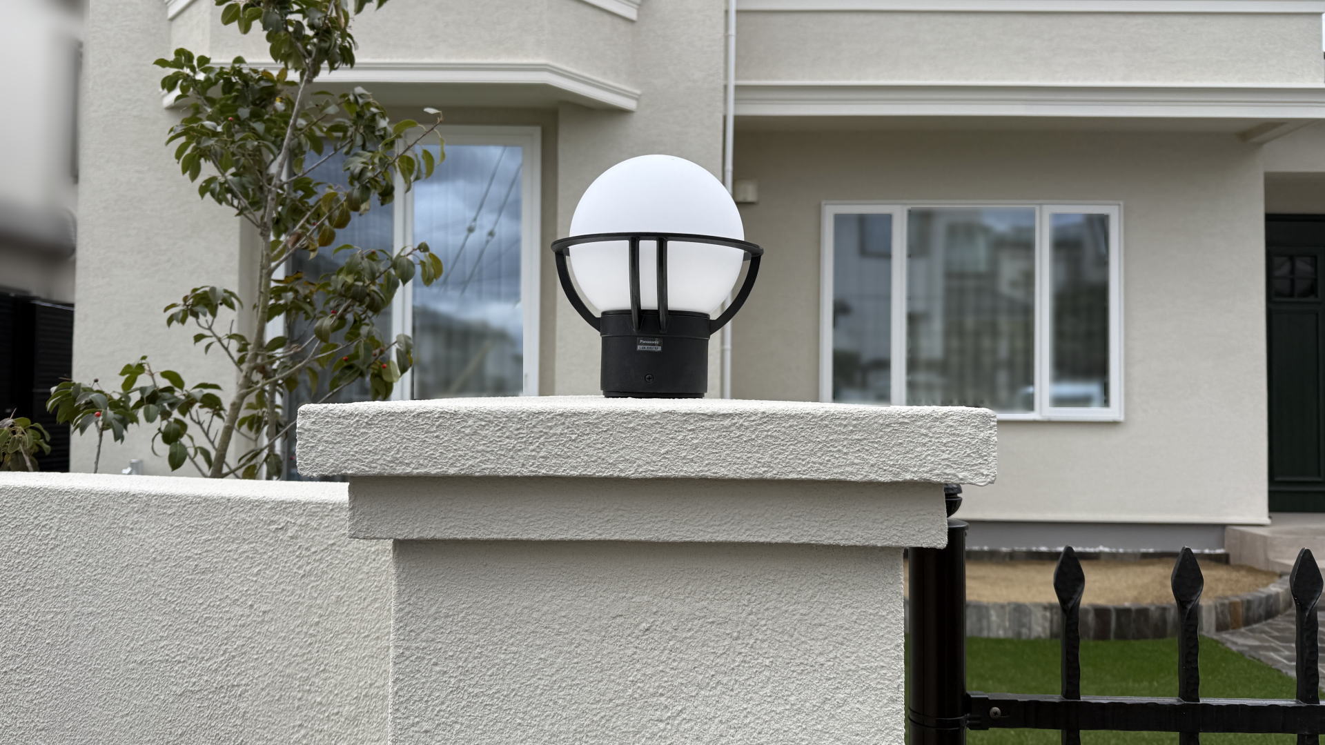 高槻市K様邸 ファサード パナソニック 門柱灯LGWJ56975F