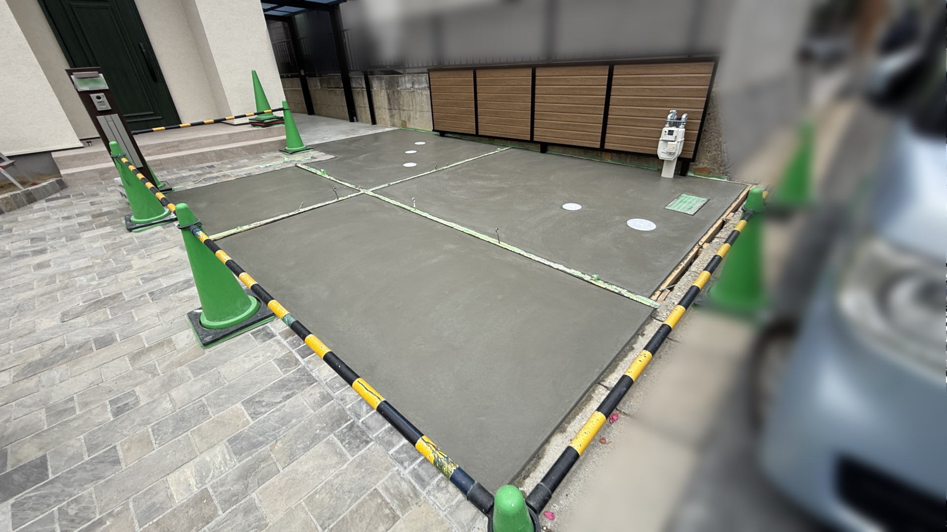 高槻市K様邸　カースペース　土間コンクリート金コテ仕上げ