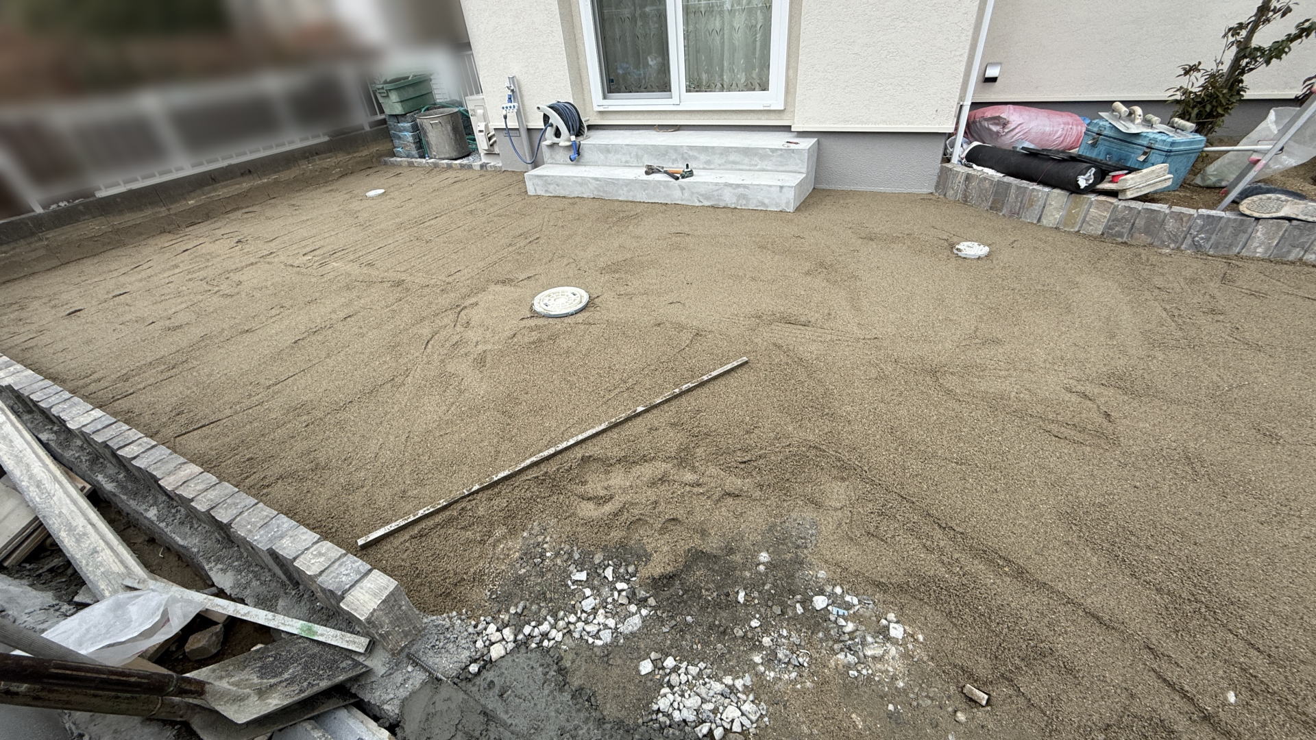 高槻市K様邸 お庭 川砂入れ整地