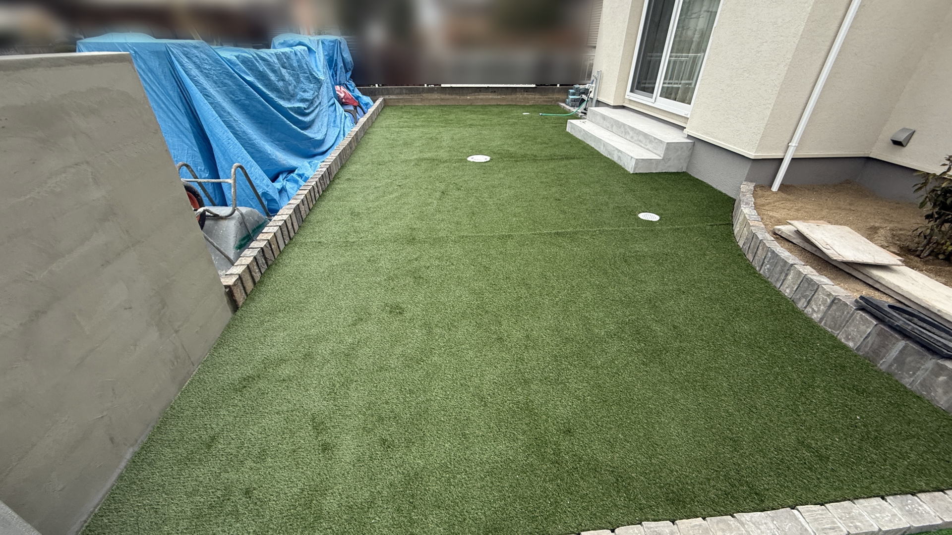 高槻市K様邸　お庭　ユニオンビズ リアル人工芝メモリーターフヒート