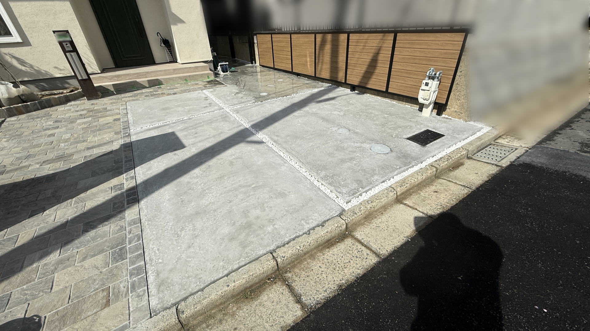 高槻市K様邸 カースペース 化粧砂利Z20G4/ホワイト