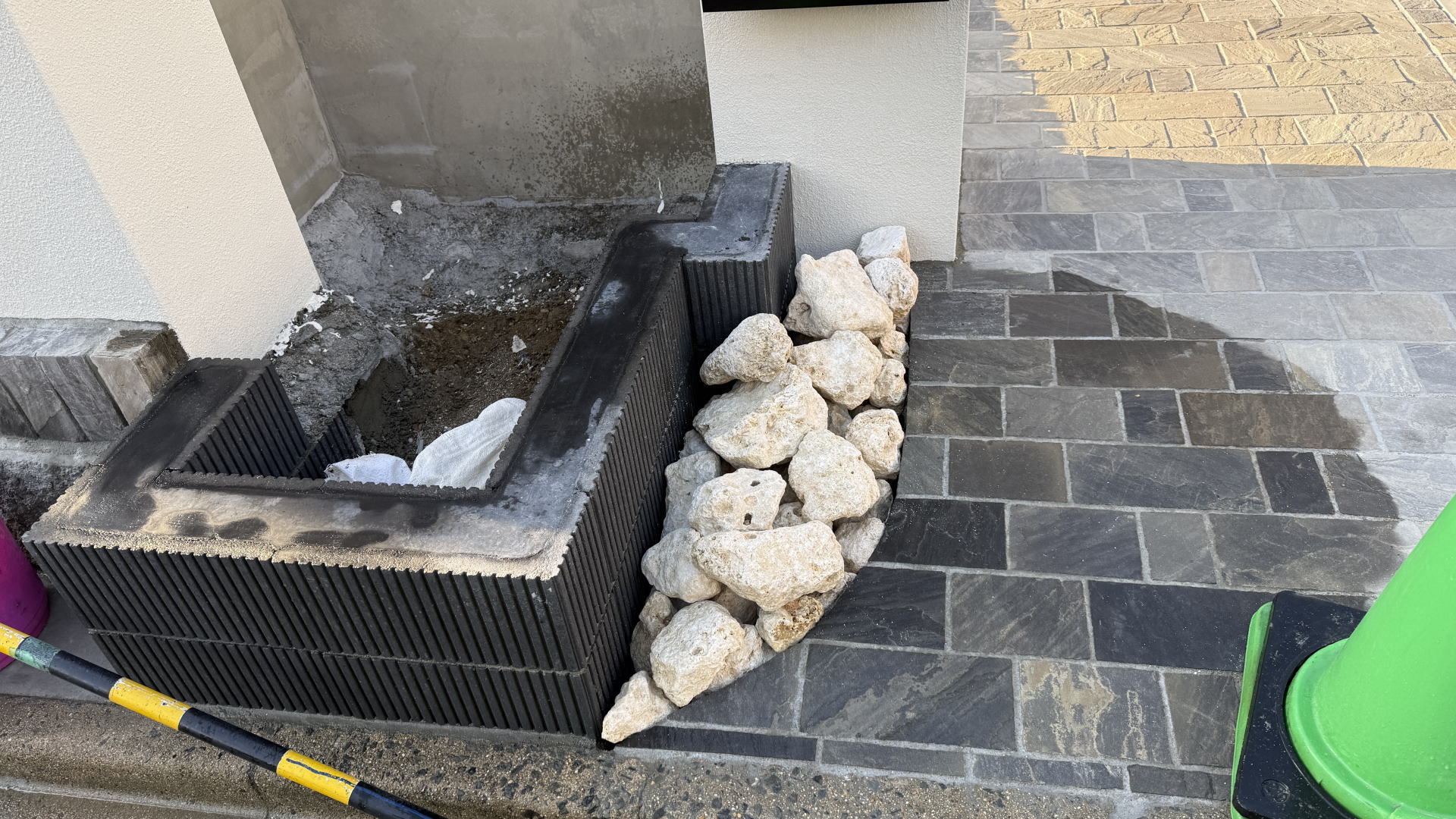 高槻市K様邸 アプローチ ユニソン ワズロック リュウキュウ6~8寸