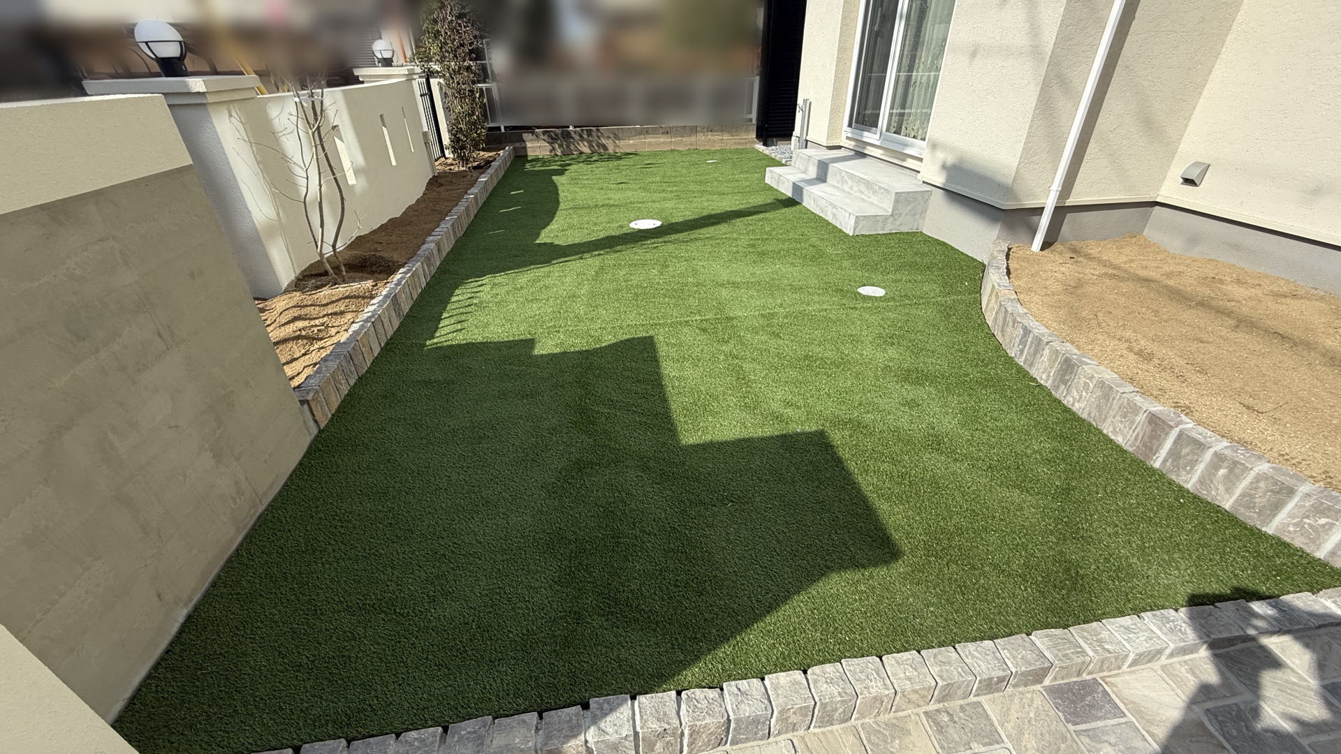 高槻市K様邸　お庭　ユニオンビズ リアル人工芝メモリーターフヒート