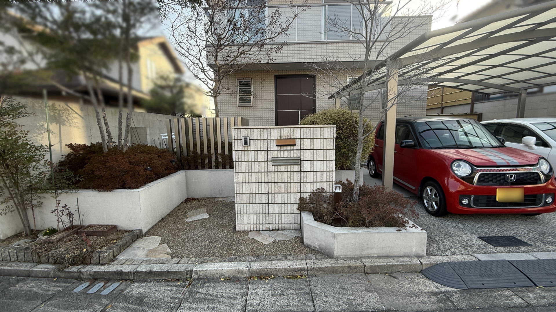 京都府N様邸　アプローチ　美濃クラフト　カローレCLR-1　タカショー　エバーアートポールライトHFD-D94P　100V　20型/ダークパイン