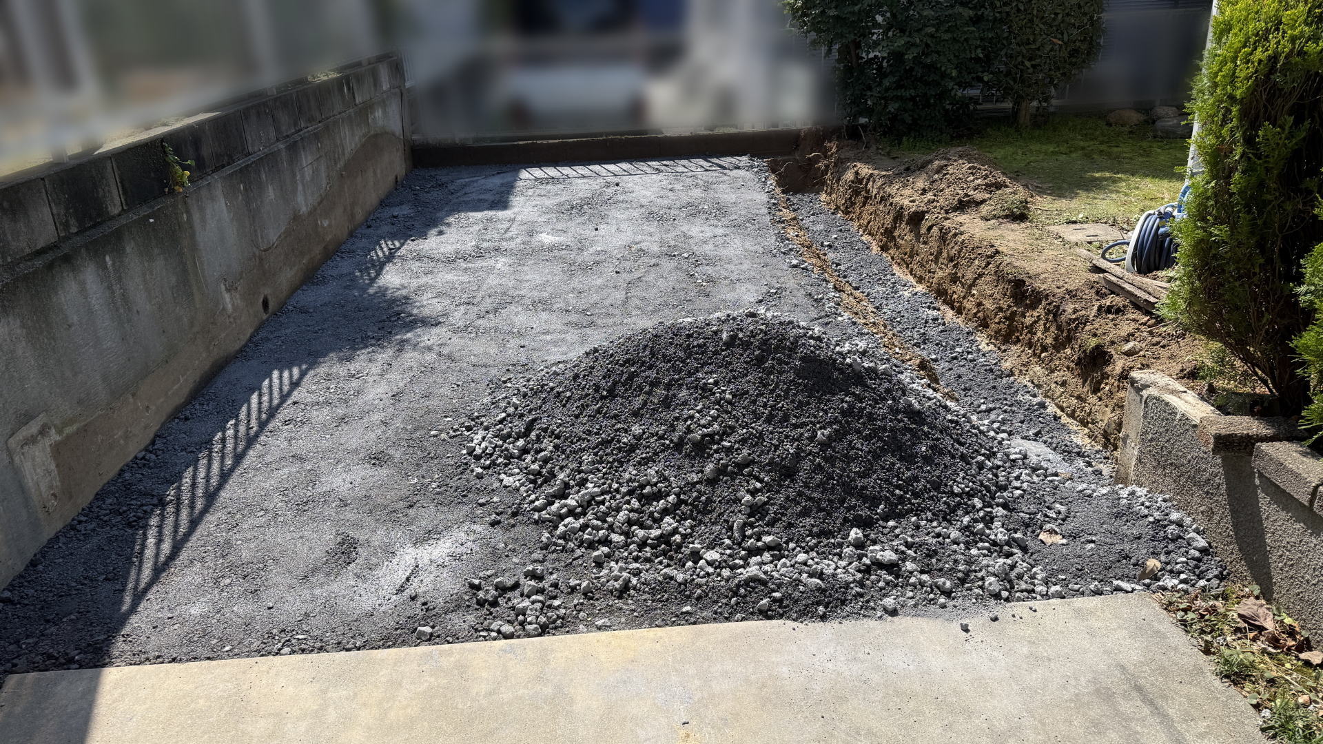 高槻市S様邸 ガレージ クラッシャー敷き 転圧