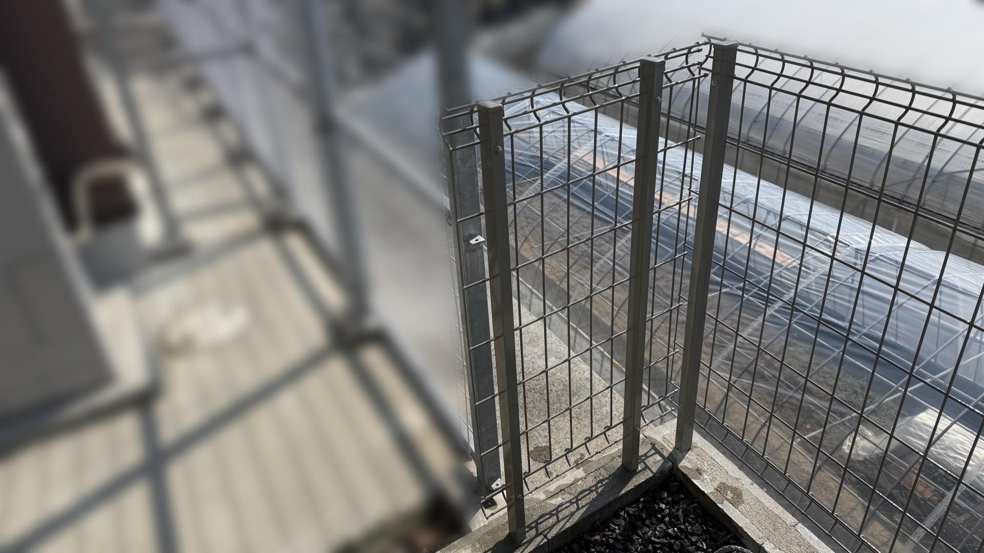 高槻市T様邸　隣地境界沿い　ハイグリッドフェンスUF8型/シャイングレー T10