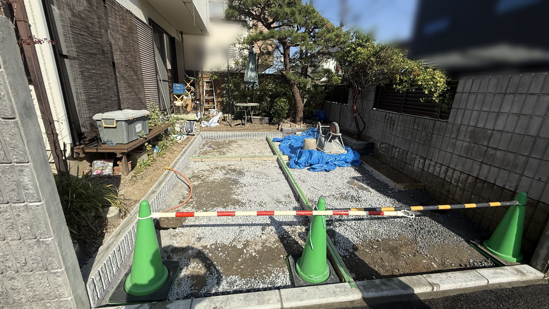 高槻市A様邸　駐車スペース増設工事中