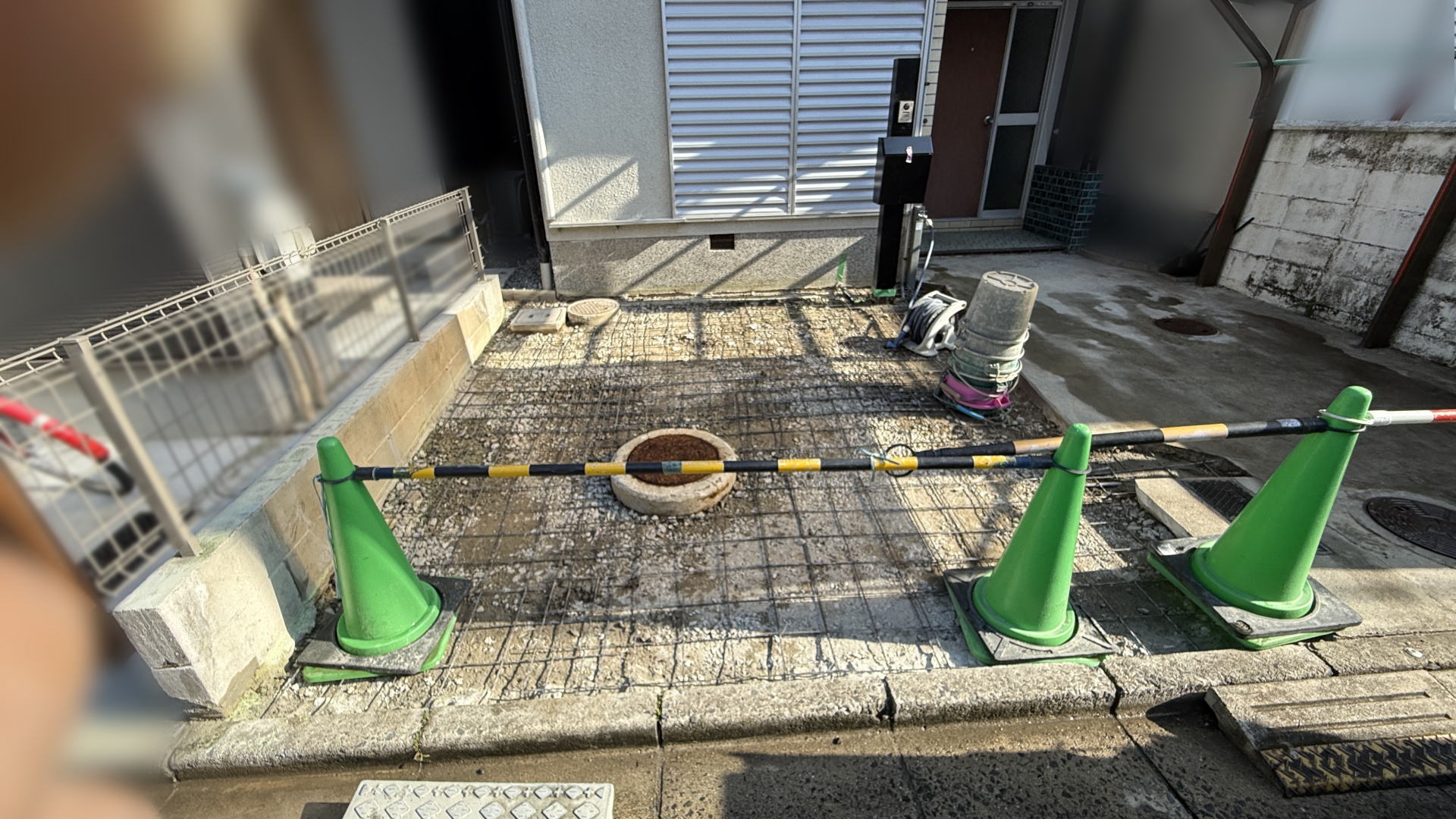 高槻市U様邸　ガレージ　スクリューメッシュ敷設